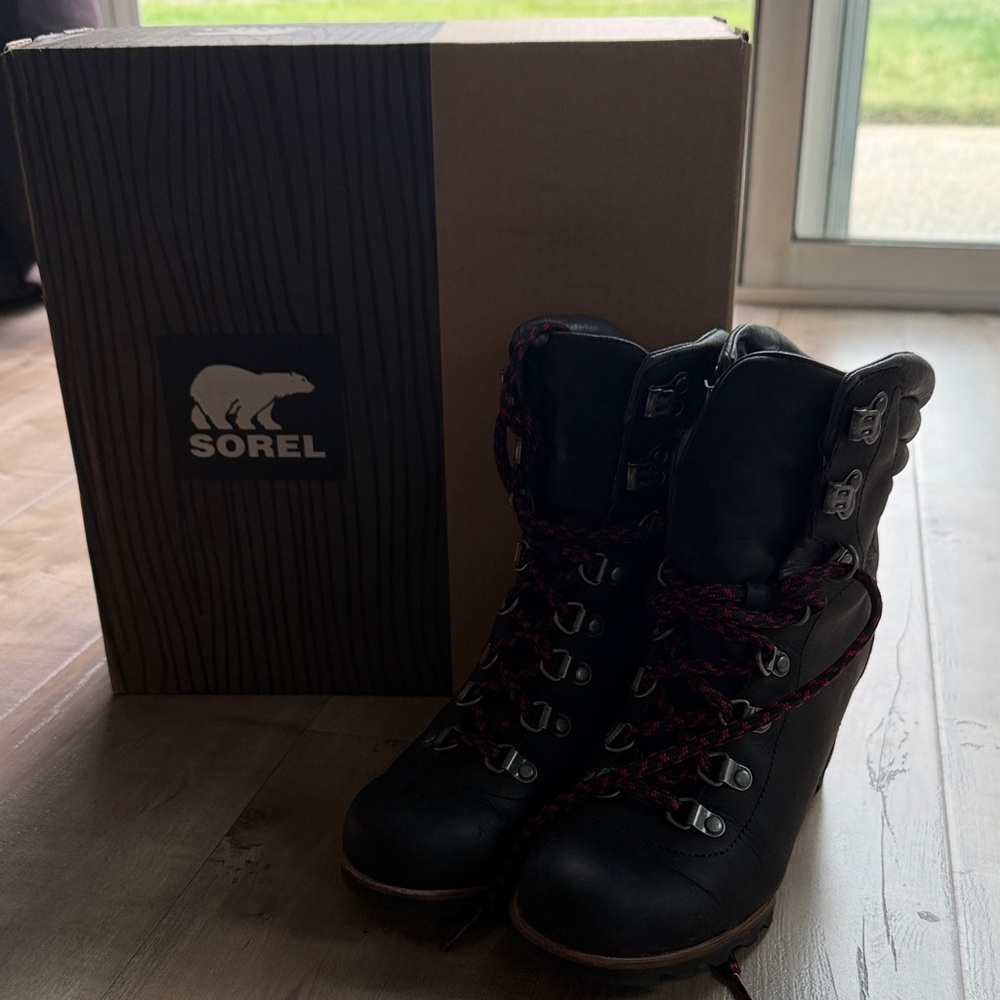 Sorel Women's Conquest Wedge Boots - Size 8
